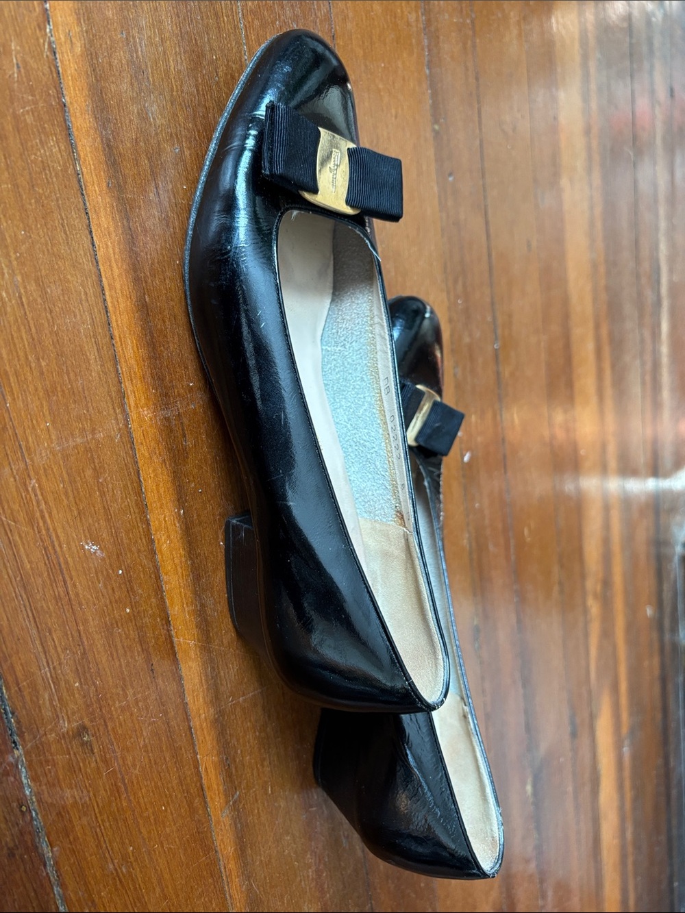 Vintage Ferragamo Vera black patent leather pumps size 8 - Picture 5 of 7